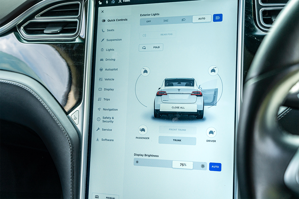 Tesla Model X Screen