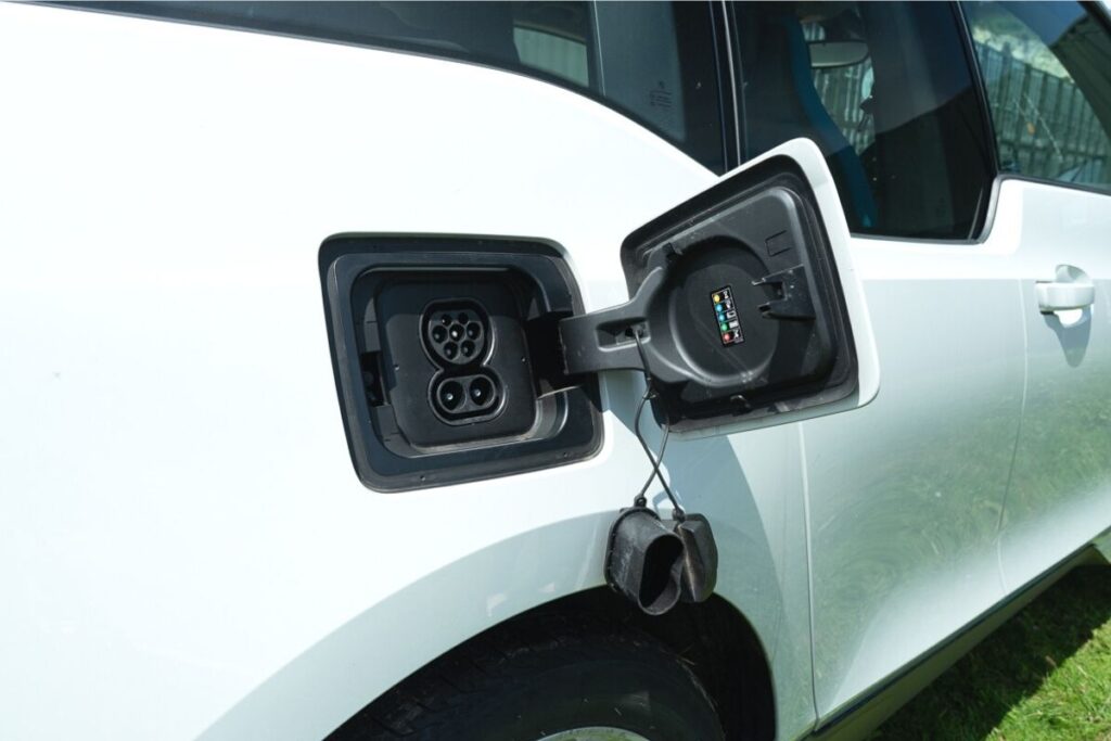 BMW i3 94Ah charging port