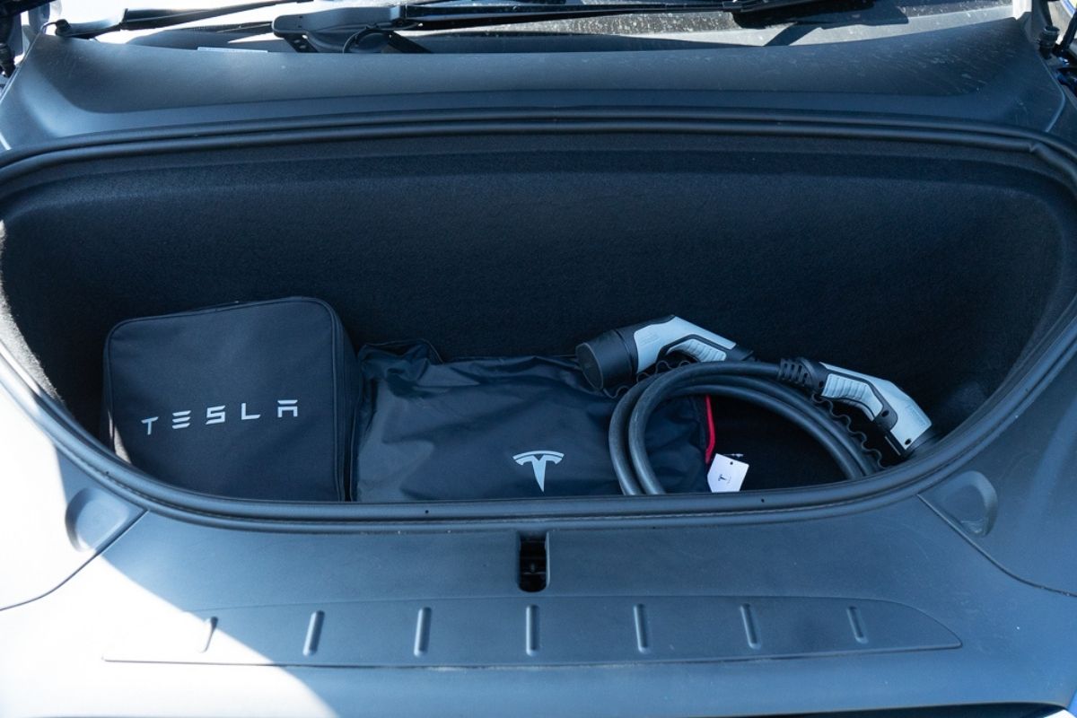 Tesla Model X 100D frunk