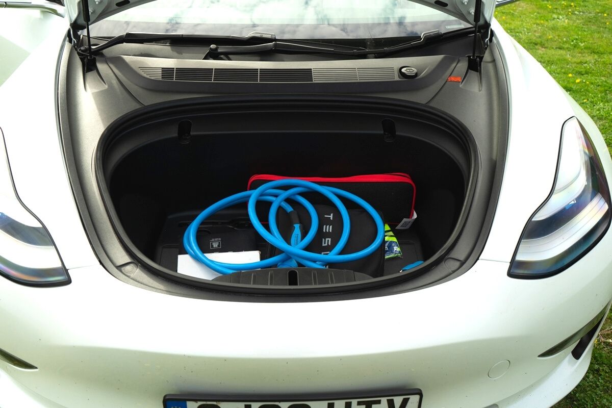 Tesla Model 3D Performance Long Range - 2 Tesla Model 3D Performance Long Range