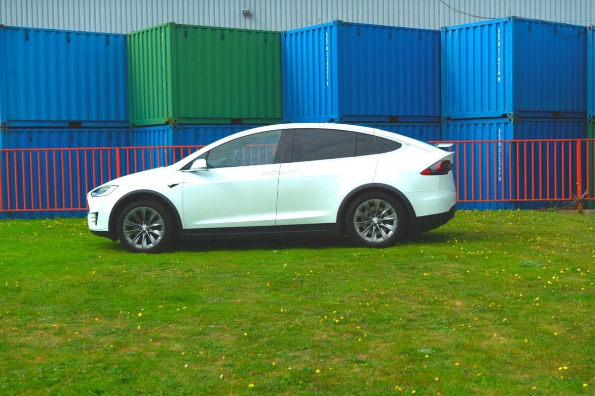 Tesla Model X 90D