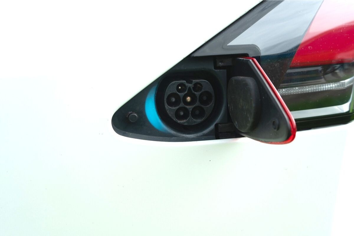 Tesla Model X 90D charging port