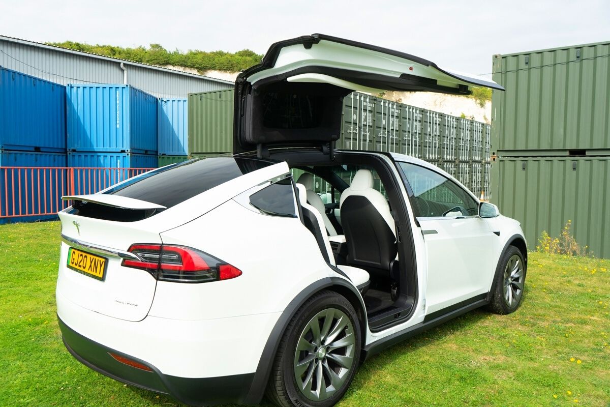 Tesla Model X 90D falcon doors
