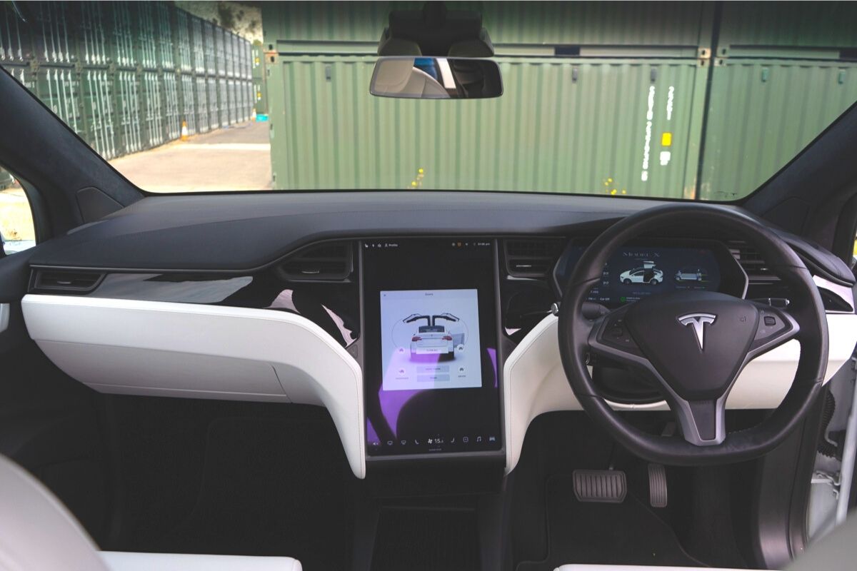 Tesla Model X 90D interior