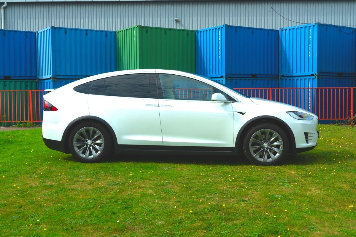 Tesla Model X 90D