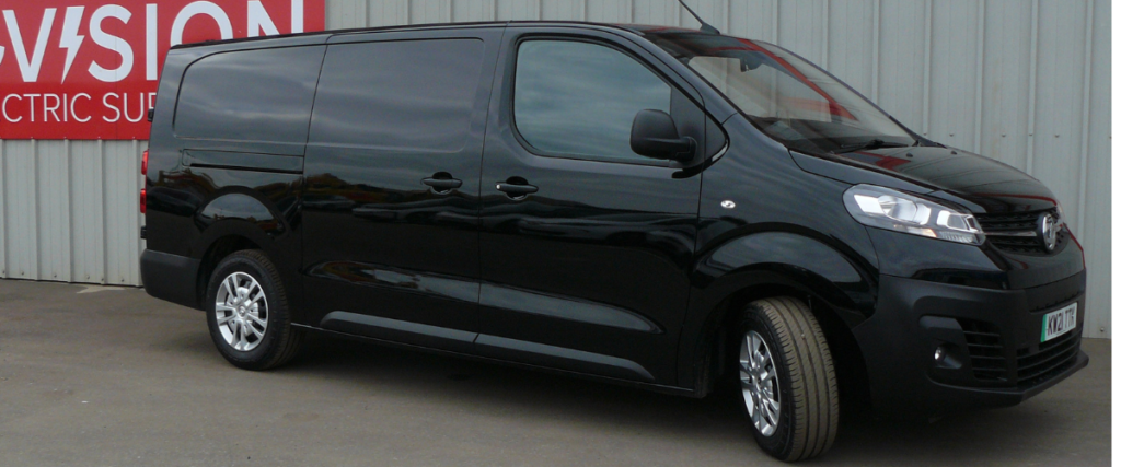 Vauxhall Vivaro-e facing right