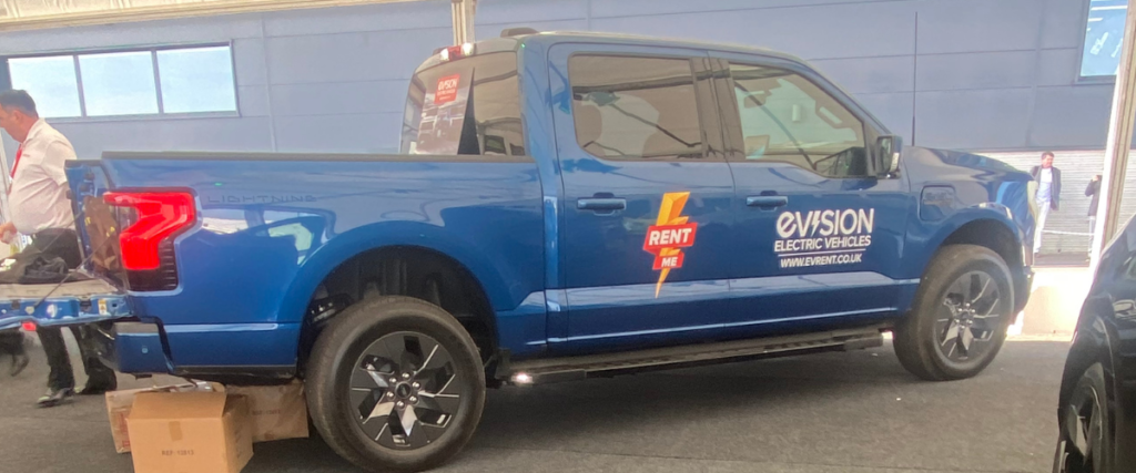 Side on view ford f150 lightning