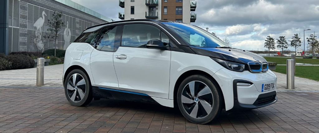 i3 facing right at an angle