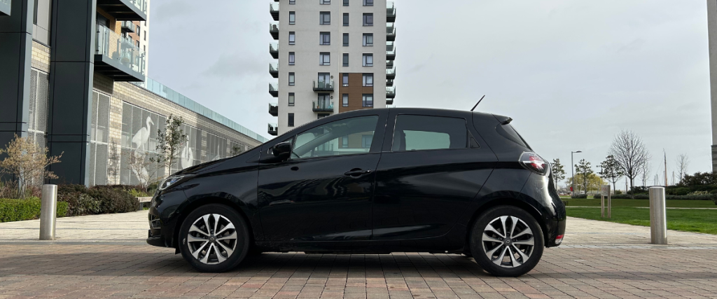 black renault zoe facing left