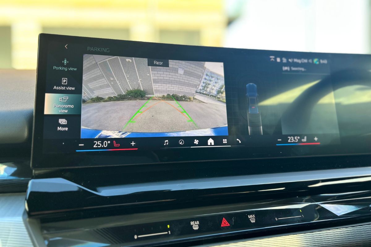 BMW i5 (12) BMW i5 reversing cameras