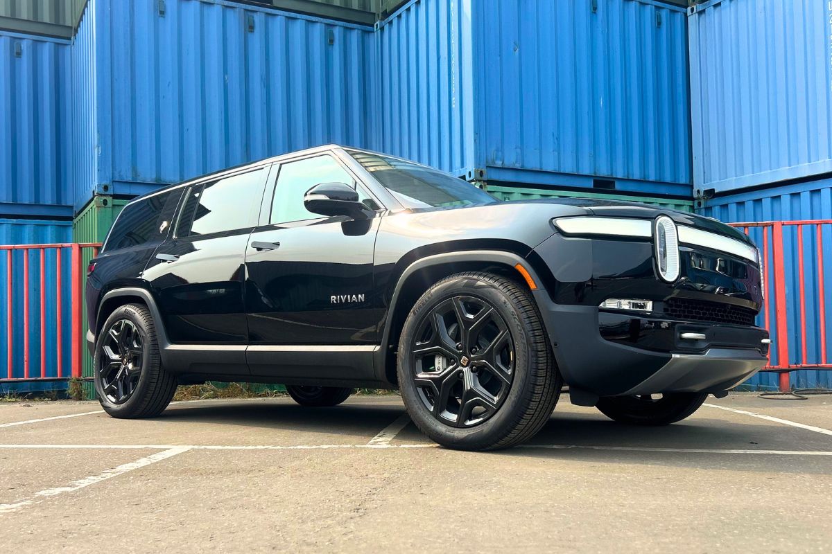 Hire a Rivian R1S