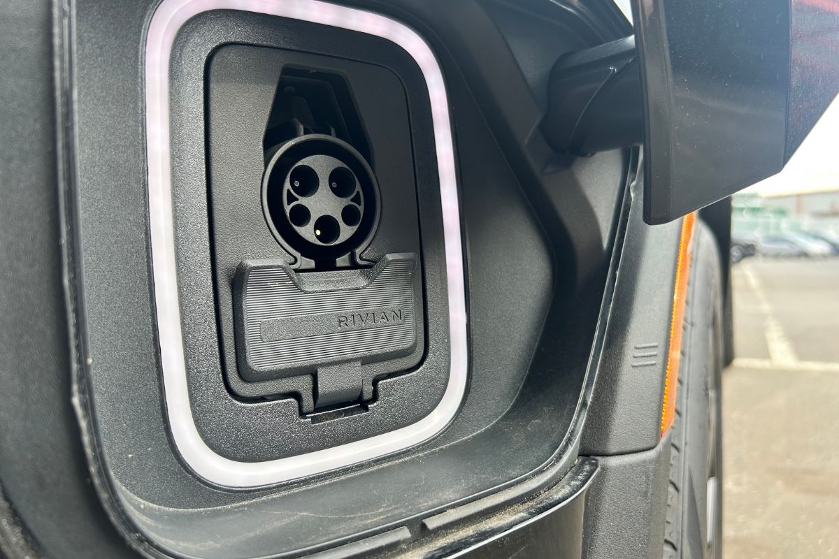 Hire a Rivian R1S - cHARGING pORT