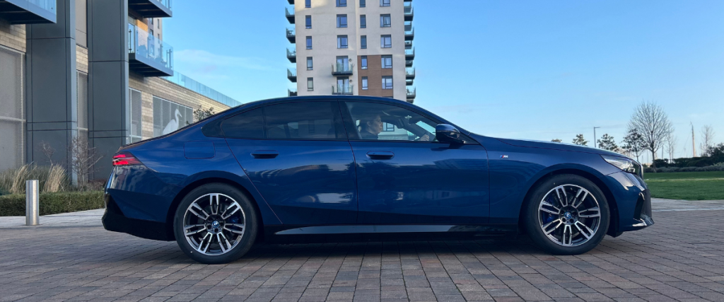 BMW i5 facing right
