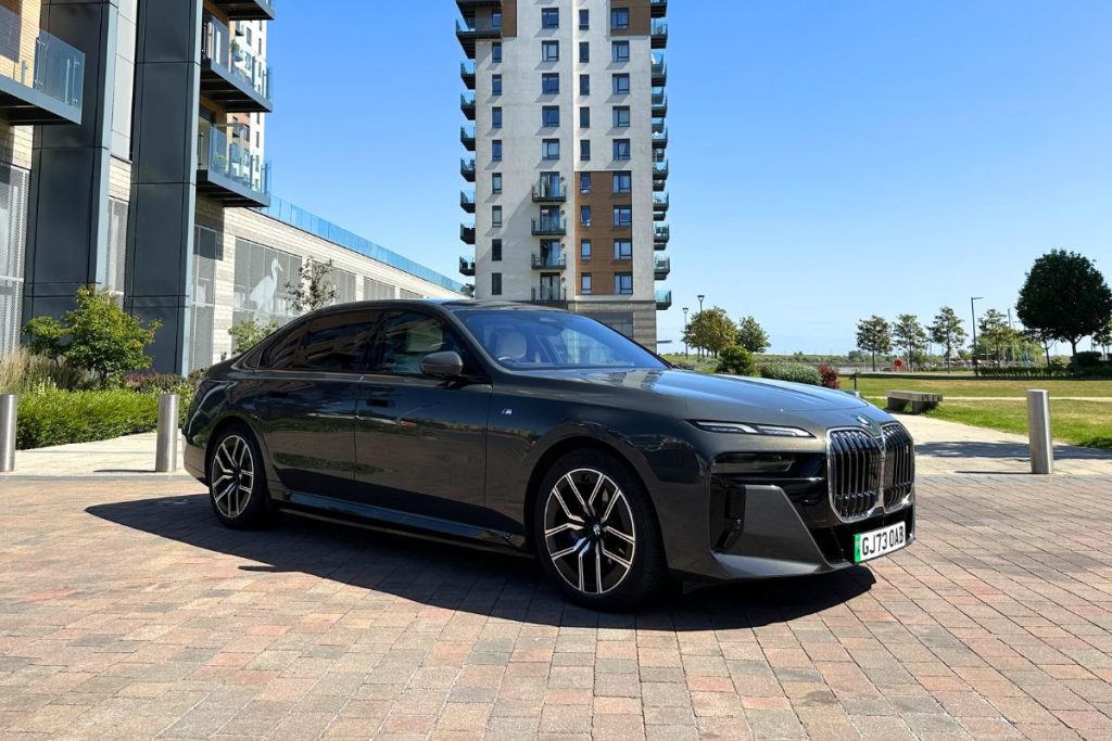 Hire a BMW i7 Executive